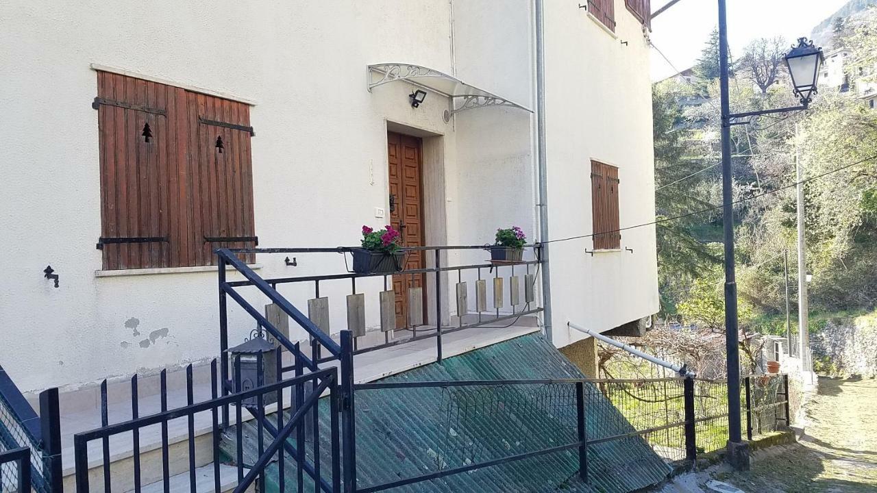 Casa Vacanze Da Oscar Villa Triora Luaran gambar